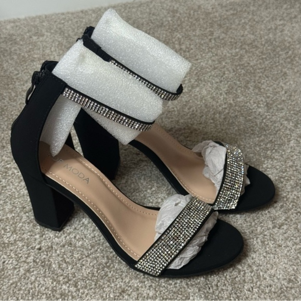 NWOT Top Moda black and rhinestone block heel shoes size women’s 5.5